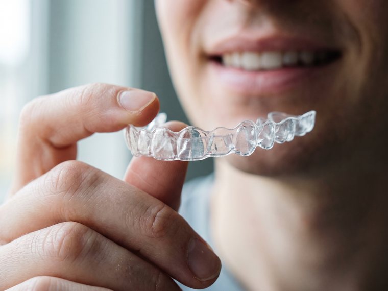 Alinhador invisível transparente